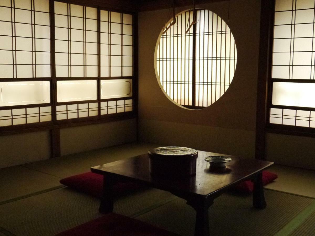 Ryokan (tradycyjny japoński pensjonat lub zajazd) Homeikan Honkan / Daimachi Annex Tokio